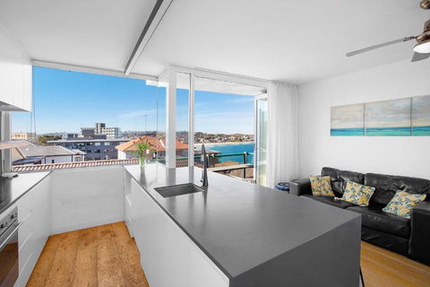 S16S - Bondi Vistas - Yamba Accommodation 0