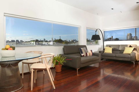 Saint George - The Townhouse - Yamba Accommodation 2