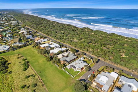 SALTWATER HOUSE - Opposite The Beach And Views Over The Lake! - Yamba Accommodation 0