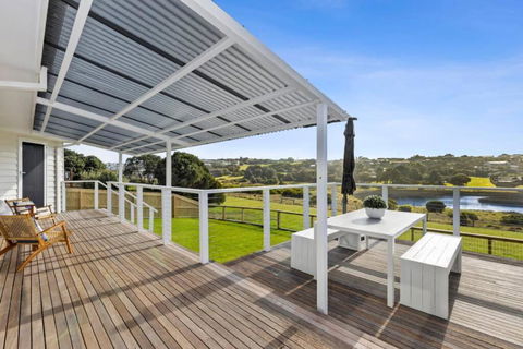 SALTWATER HOUSE - Opposite The Beach And Views Over The Lake! - Yamba Accommodation 3