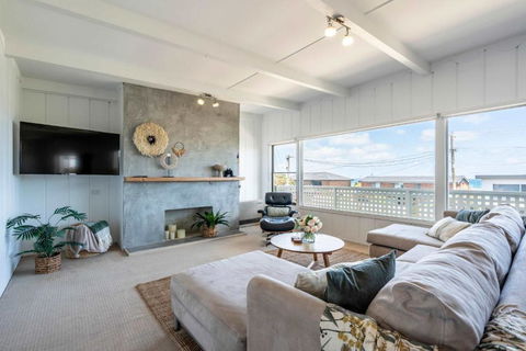Saltwater Terrace With Panoramic Ocean Views - Yamba Accommodation 1