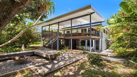 Salty Seaside - Yamba Accommodation 0