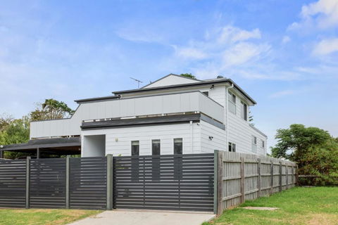 Sanctuary Lodge By Ready Set Stay - BYO LINEN & TOWELS - Yamba Accommodation 2