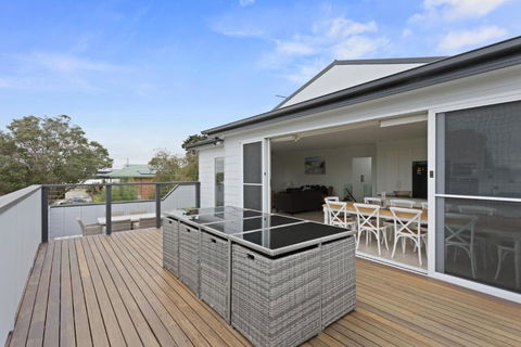 Sanctuary Lodge By Ready Set Stay - BYO LINEN & TOWELS - Yamba Accommodation 0