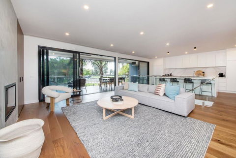 Sandringham Sunshine Escape - Yamba Accommodation 0