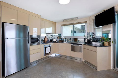 Sandon Point Coastal Abode - Yamba Accommodation 2