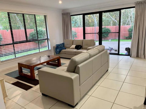 Sandstone Point Sleeps 10, 4-bedroom Home - Yamba Accommodation 0