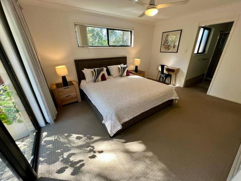 Sandstone Point Sleeps 10, 4-bedroom Home - Yamba Accommodation 3