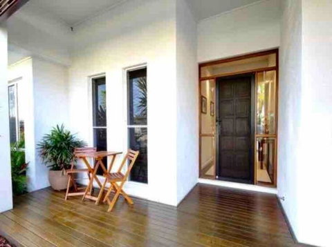 Sandstone Point Luxury 5 Bedroom Home - Yamba Accommodation 3