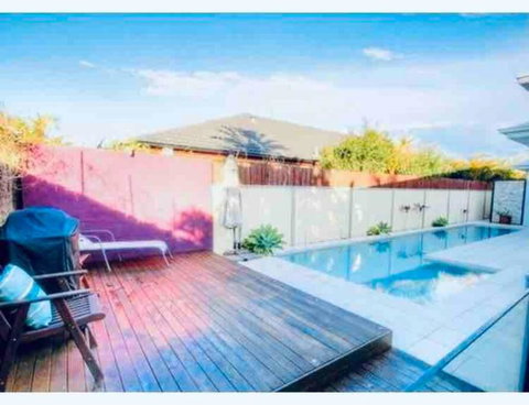 Sandstone Point Luxury 5 Bedroom Home - Yamba Accommodation 2