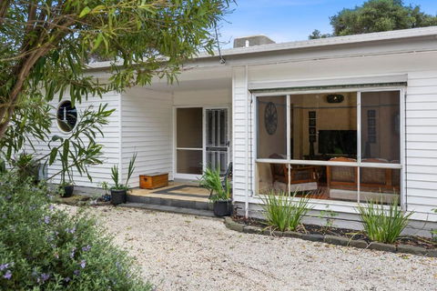 SANDY ANN At Lonnie - Yamba Accommodation 1