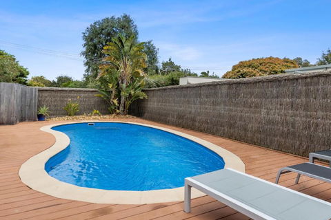 SANDY ANN At Lonnie - Yamba Accommodation 0