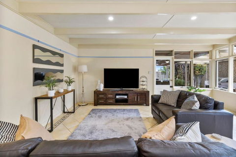 SANDY ANN At Lonnie - Yamba Accommodation 2