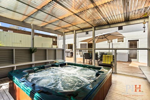 Sandy Bay Getaway W Spa 4 Bdr - Yamba Accommodation 1