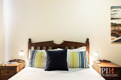Sandy Bay Getaway W Spa 4 Bdr - Yamba Accommodation 2