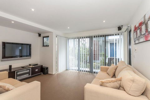Sandy Beach One - Yamba Accommodation 2