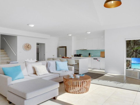 Sandy Cove - Yamba Accommodation 2