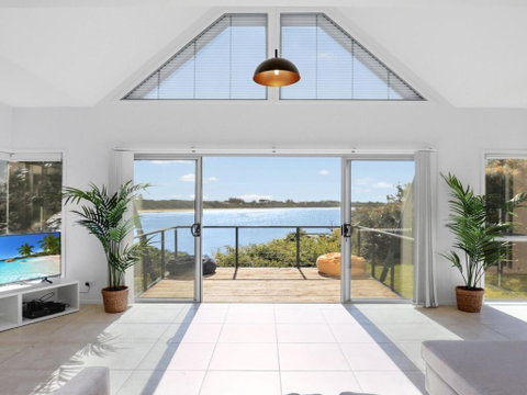 Sandy Cove - Yamba Accommodation 1