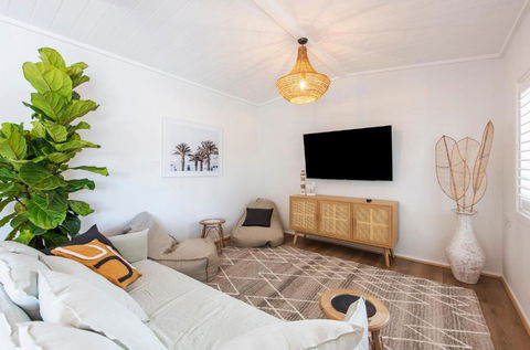 Sea Breeze Cottage - Oceanstays - Yamba Accommodation 1