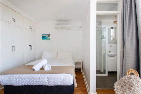 Seaside Studio Apartment - North Fremantle - Yamba Accommodation 3