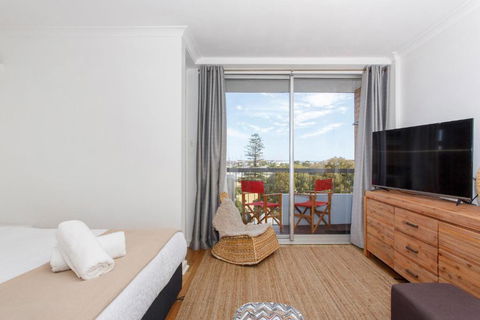 Seaside Studio Apartment - North Fremantle - Yamba Accommodation 0