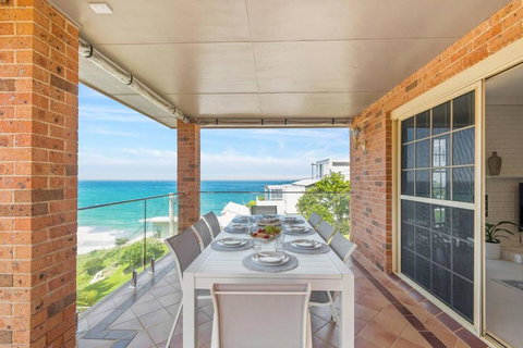 Stanwell Park Escape - Sprawling Beachfront Living - Yamba Accommodation 0