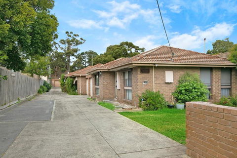 Stay Next To Train Station! Melbourne CBD 12 Km! - Yamba Accommodation 2