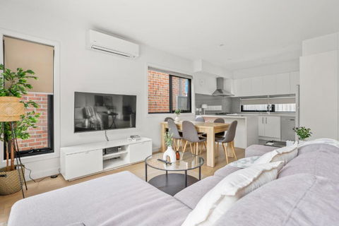 StayAU Modern 4-bedroom TH Bayswater - Yamba Accommodation 1