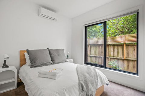 StayAU Modern 4-bedroom TH Bayswater - Yamba Accommodation 2