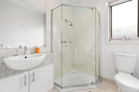 Stylish 3BR Townhouse Near Chadstone MEL - Yamba Accommodation 2