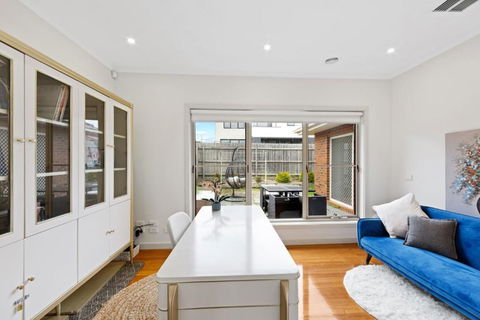 Stylish 3BR Townhouse Near Chadstone MEL - Yamba Accommodation 3