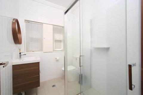 Sydney, Bexley North Holiday Home 3bedrooms, Free Parking, Close To Train Station And CBD - Yamba Accommodation 3