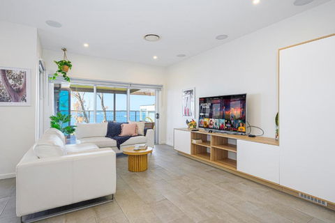 Taren Point Luxury 4Br House With Best Bay View - Yamba Accommodation 3