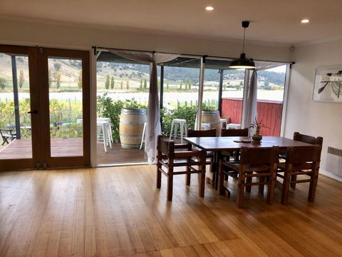 The Harvest, Ese Vineyard Cottage - Yamba Accommodation 3