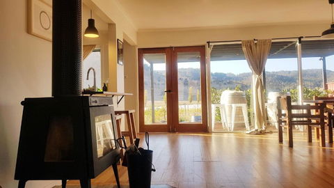 The Harvest, Ese Vineyard Cottage - Yamba Accommodation 2