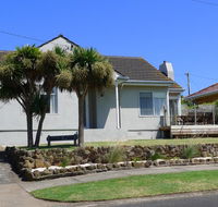 BEACHPOINT COTTAGE - Yamba Accommodation