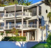 BEACHSIDE MANOR - walk to the beach - Yamba Accommodation