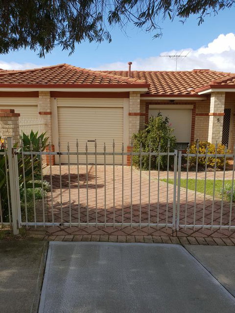 Beachside Retreat - Yamba Accommodation 0