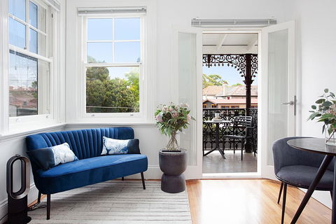 Beautiful Studio In Heritage Building With Balcony - Yamba Accommodation 1