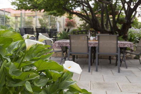 Bed And Breakfast In Perth - Yamba Accommodation 3