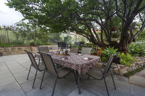 Bed And Breakfast In Perth - Yamba Accommodation 2