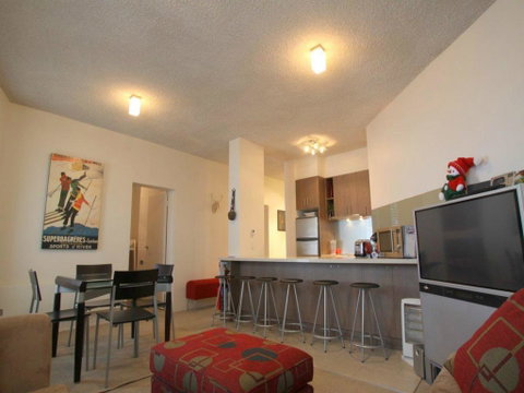 Beehive 18 - Yamba Accommodation 3
