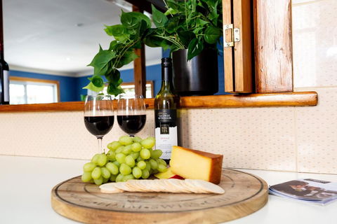 Best Central House - SLEEPS 11 !! - Yamba Accommodation 3