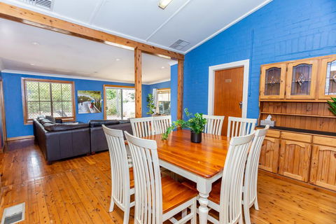 Best Central House - SLEEPS 11 !! - Yamba Accommodation 0