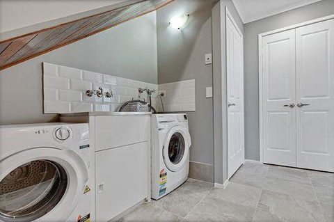 Beulah House Luxurious Accommodation - Yamba Accommodation 3