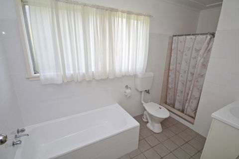 Billy's On Main, 44 Main Street - Yamba Accommodation 1