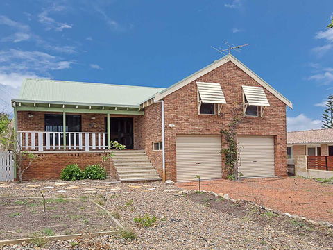 Birubi Beach House' 14 Campbell Avenue - Fantastic House And Close To The Surf Beach - Yamba Accommodation 0