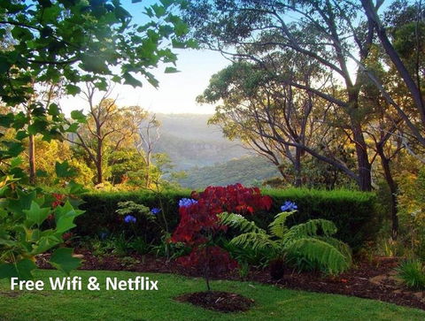 Black Cockatoo Retreat - Yamba Accommodation 0