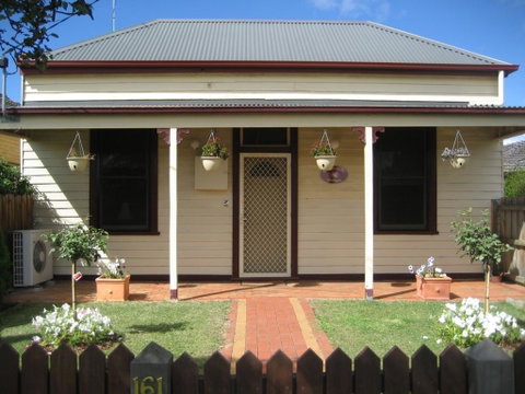 Bloomsbury Cottage - Yamba Accommodation 0