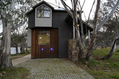 Blue Ice - Yamba Accommodation 0